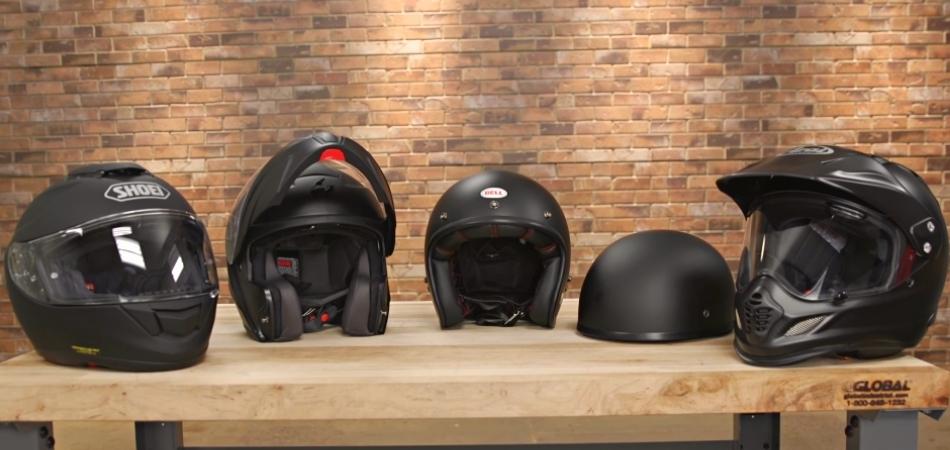 Types of The Motorcycle Helmets and Their Visor Spaces